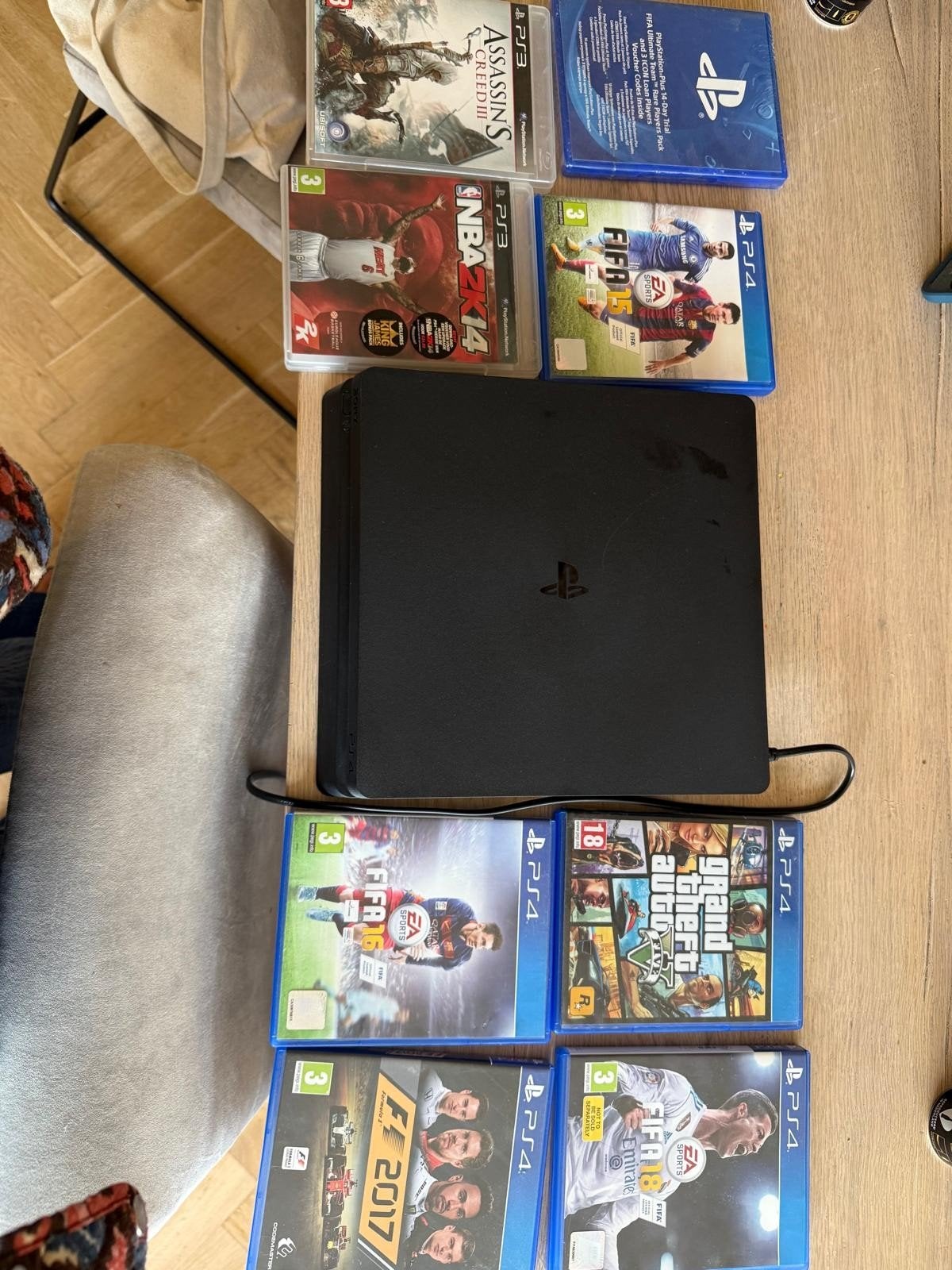 PlayStation 4 Slim met 6 games (PS4 en PS3), Ophalen, Gebruikt, Vanaf 18 jaar, 3 spelers of meer