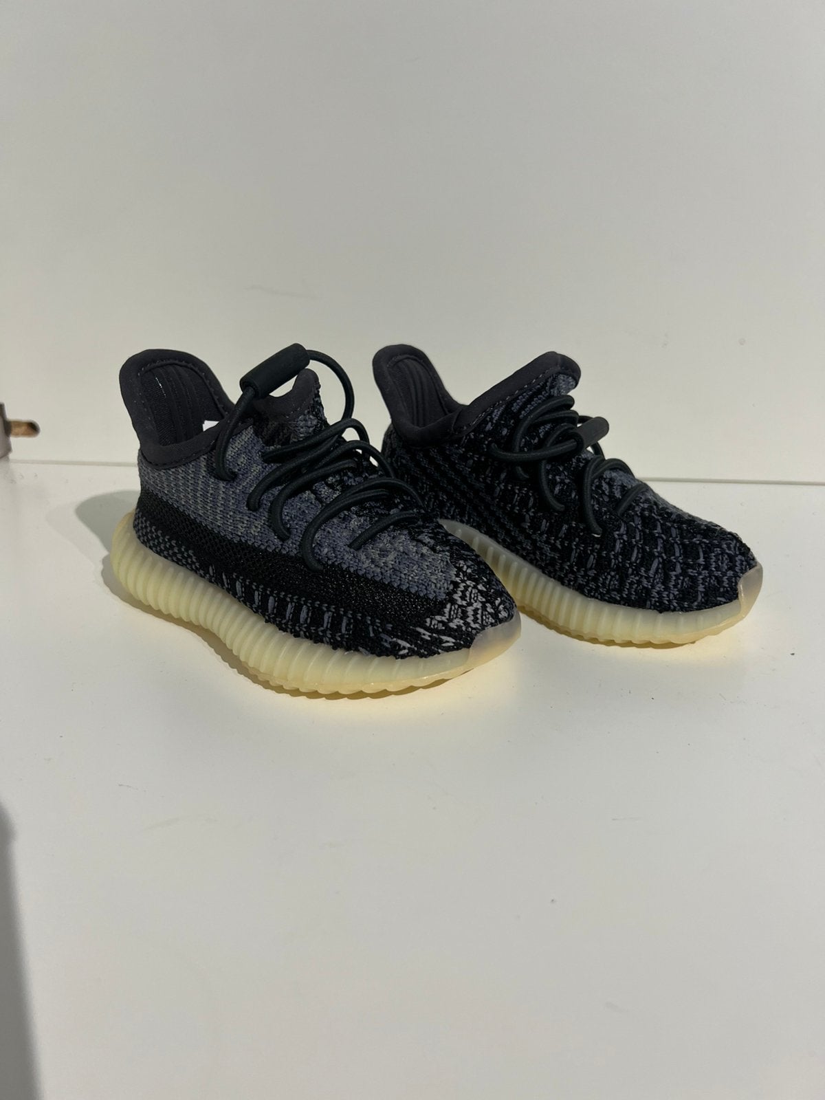 Yeezy 350 V2 Carbon (Infants), ., Zwart, Nieuw, Ophalen of Verzenden