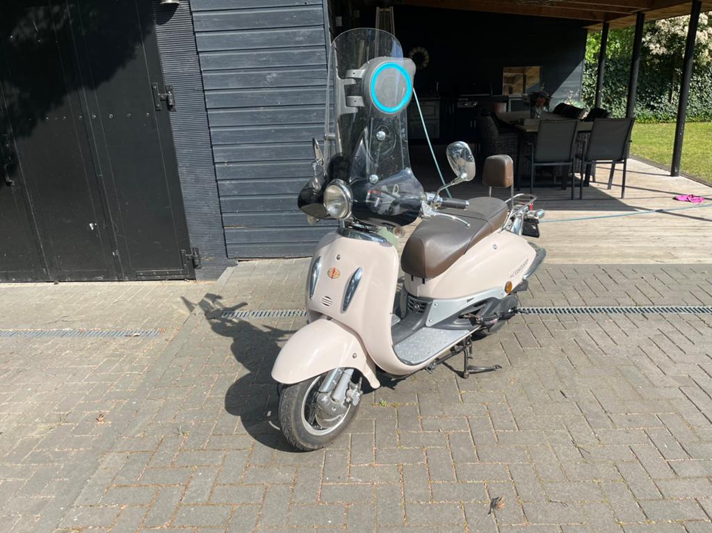 Killerbee Retro Scooter - Zeer weinig gebruikt, incl. access, Fietsen en Brommers, Zo goed als nieuw, Benzine, Ophalen, Overige merken