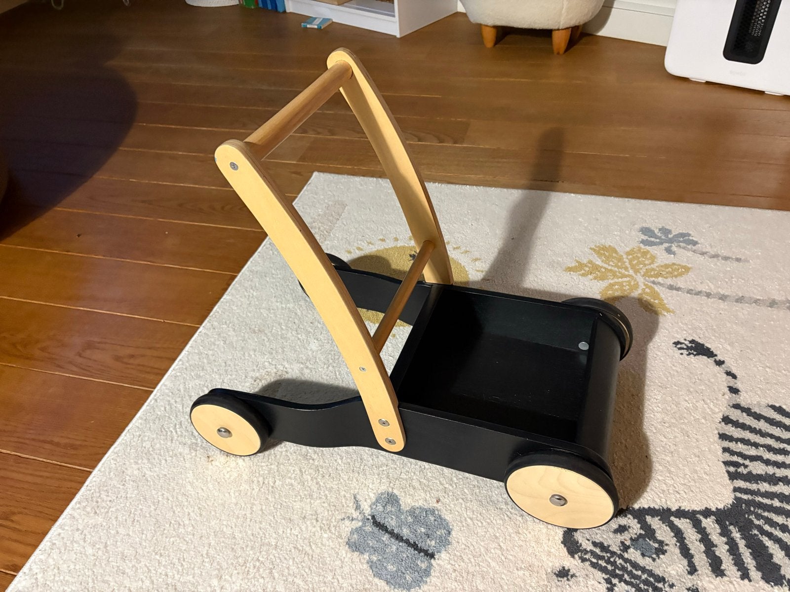 Houten loopwagen zwart met naturel handvat, Ophalen, Zo goed als nieuw, Overige typen, Met wieltjes
