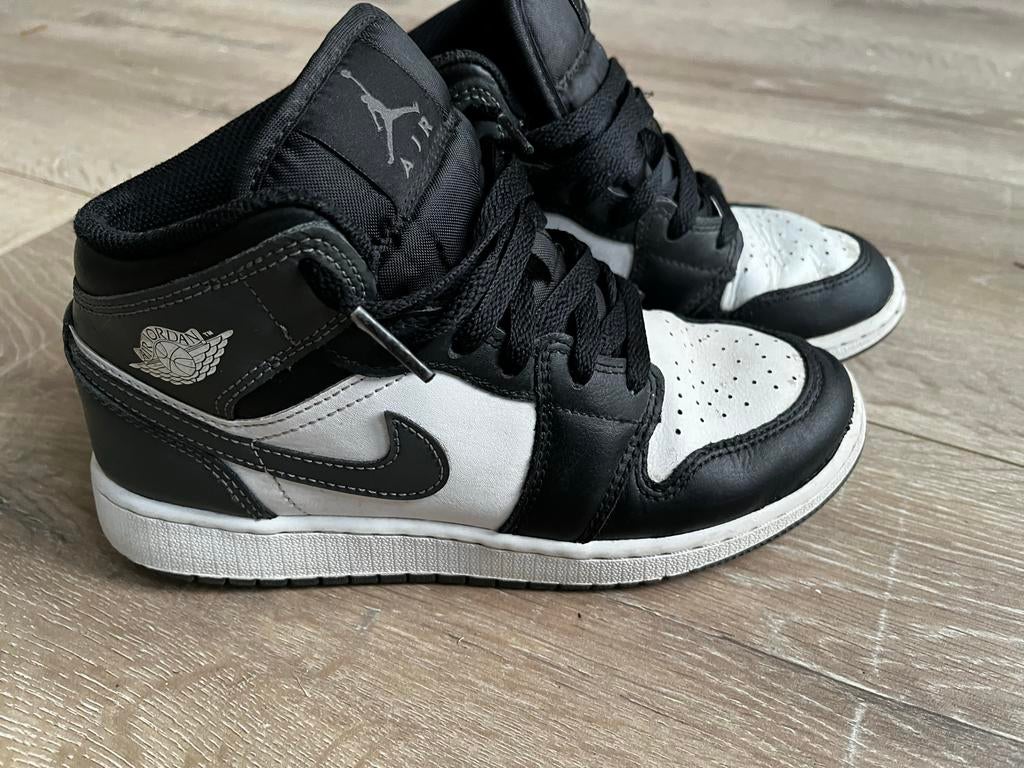 Nike Air Jordan 1 Mid - Zwart/Wit - Maat 36.5, Ophalen of Verzenden, Gebruikt, Jongen of Meisje, Schoenen