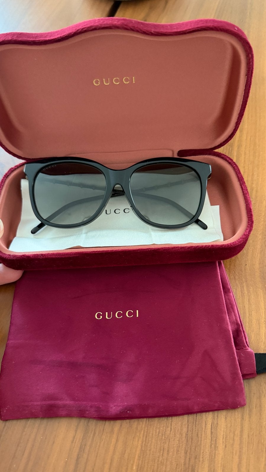Originele Gucci zonnebril - Zo goed als nieuw, Overige merken, Zonnebril, Zwart, Ophalen of Verzenden