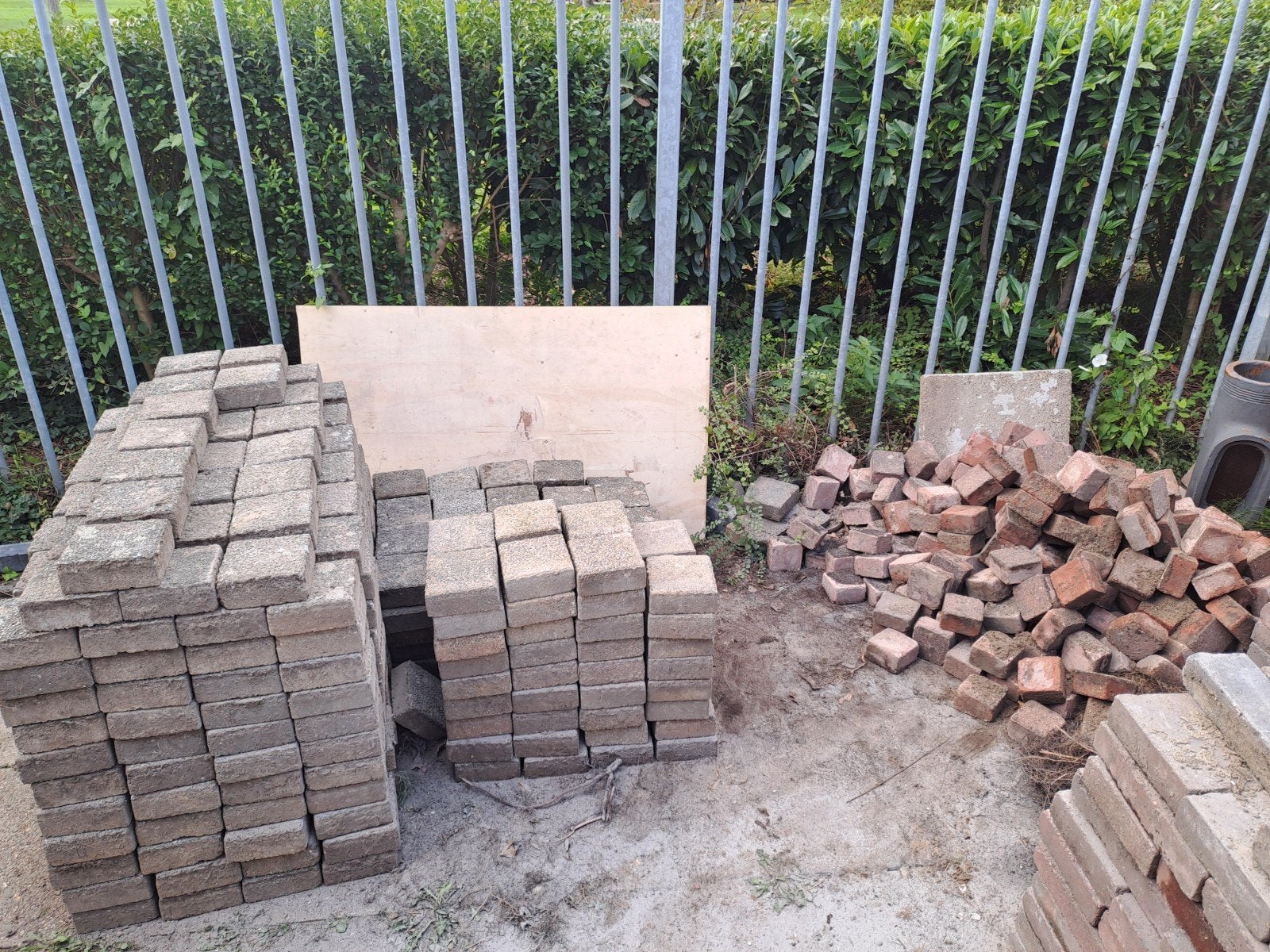 GRATIS OPHALEN 3 soorten stenen 23,5 m2, Ophalen of Verzenden, Gebruikt, Beton, Klinkers