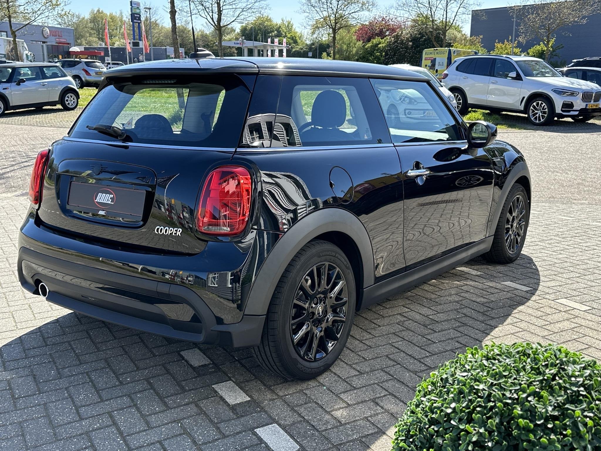 MINI Cooper 1.5 Essential Navi proff | Apple Carplay, Auto's, Mini, Voorwielaandrijving, Gebruikt, Met garantie (alle), 4 stoelen