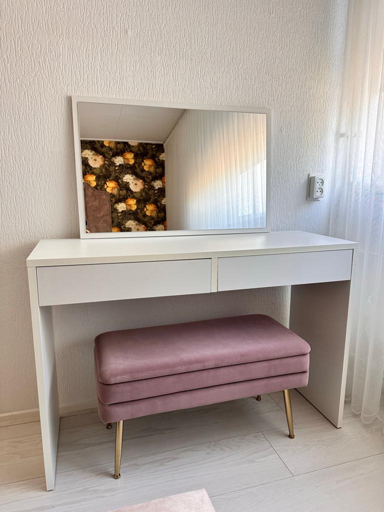 Make-up tafel met spiegel en roze bankje met opbergruimte, Ophalen, 100 tot 150 cm, Zo goed als nieuw, Minder dan 100 cm