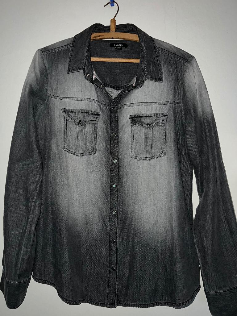 Trendy dames blouse, vaal modern design, merk AMISU, ZGAN, Maat 42/44 (L), Ophalen of Verzenden, Zo goed als nieuw, Grijs
