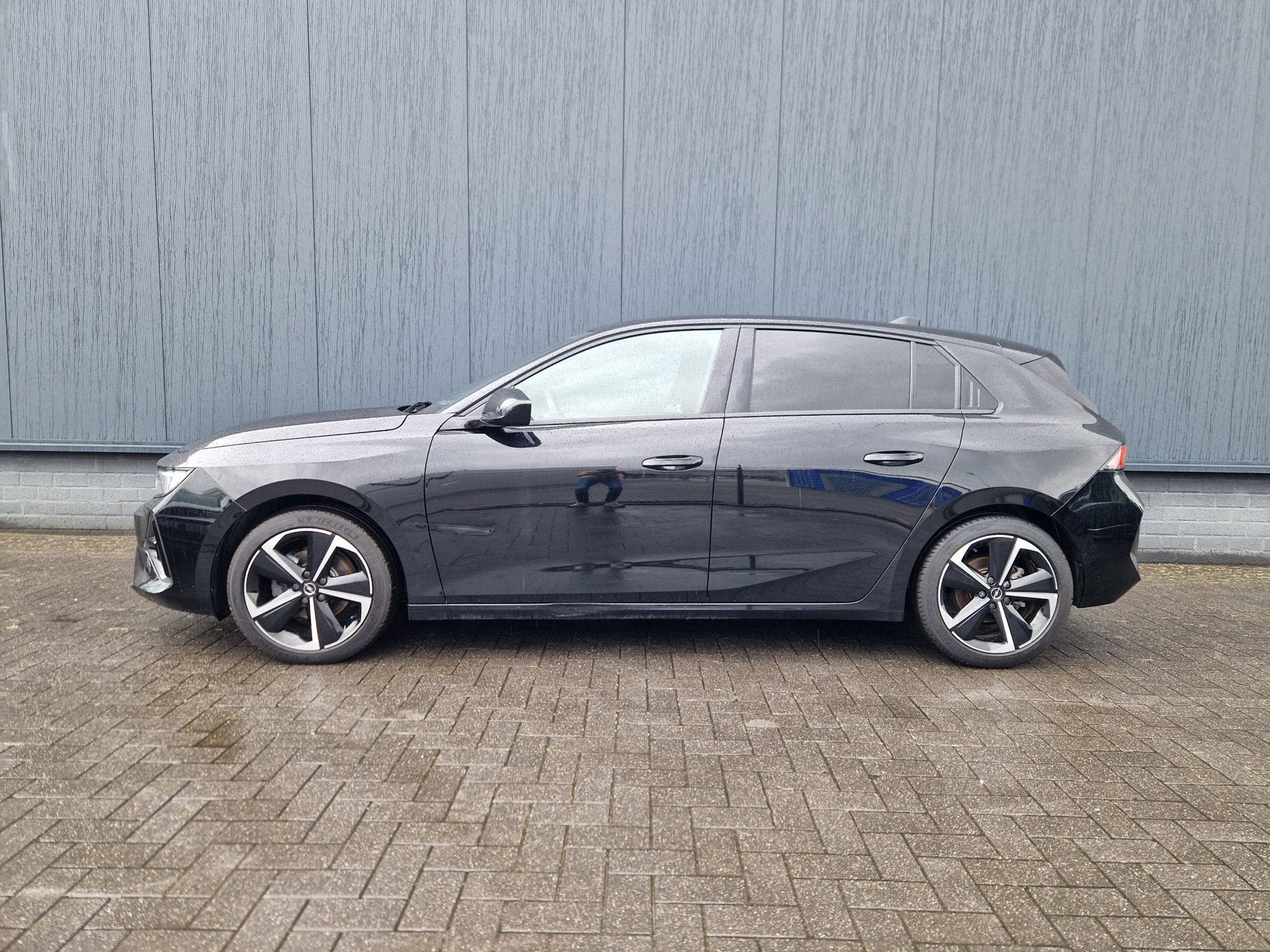 Opel Astra 1.2 EAT8 GS Line /Keyless /Adap Cruise /camera v+, Auto's, 12 maanden, Gebruikt, 1199 cc, Zwart