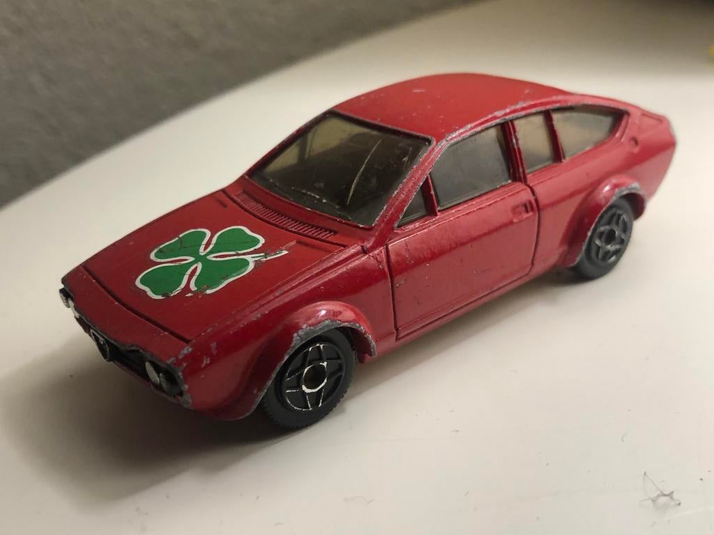 Rode Alfa Romeo Alfetta GTV - Dinky Toys No. 1405 - 1:43, Ophalen of Verzenden, Gebruikt, Auto, Dinky Toys