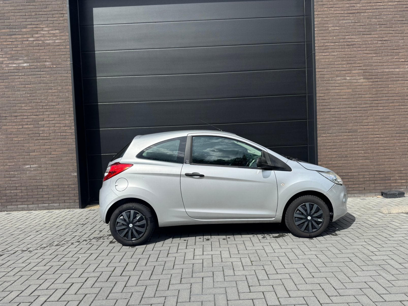 Ford Ka 1.2 51KW 2009 Grijs, Auto's, Voorwielaandrijving, 1242 cc, 4 cilinders, 4 stoelen