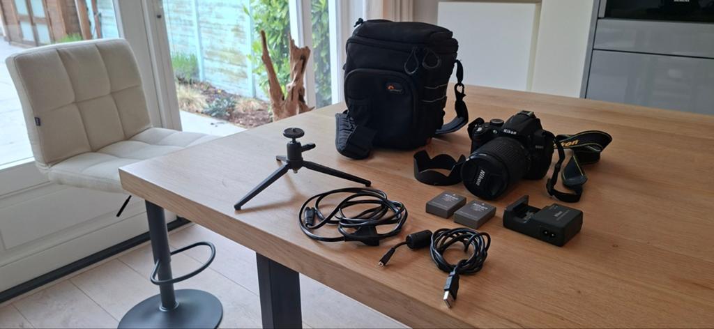 Nikon D5000, 18-105mm lens, Lowepro, Manfrotto, Spiegelreflex, Ophalen of Verzenden, Zo goed als nieuw, Nikon