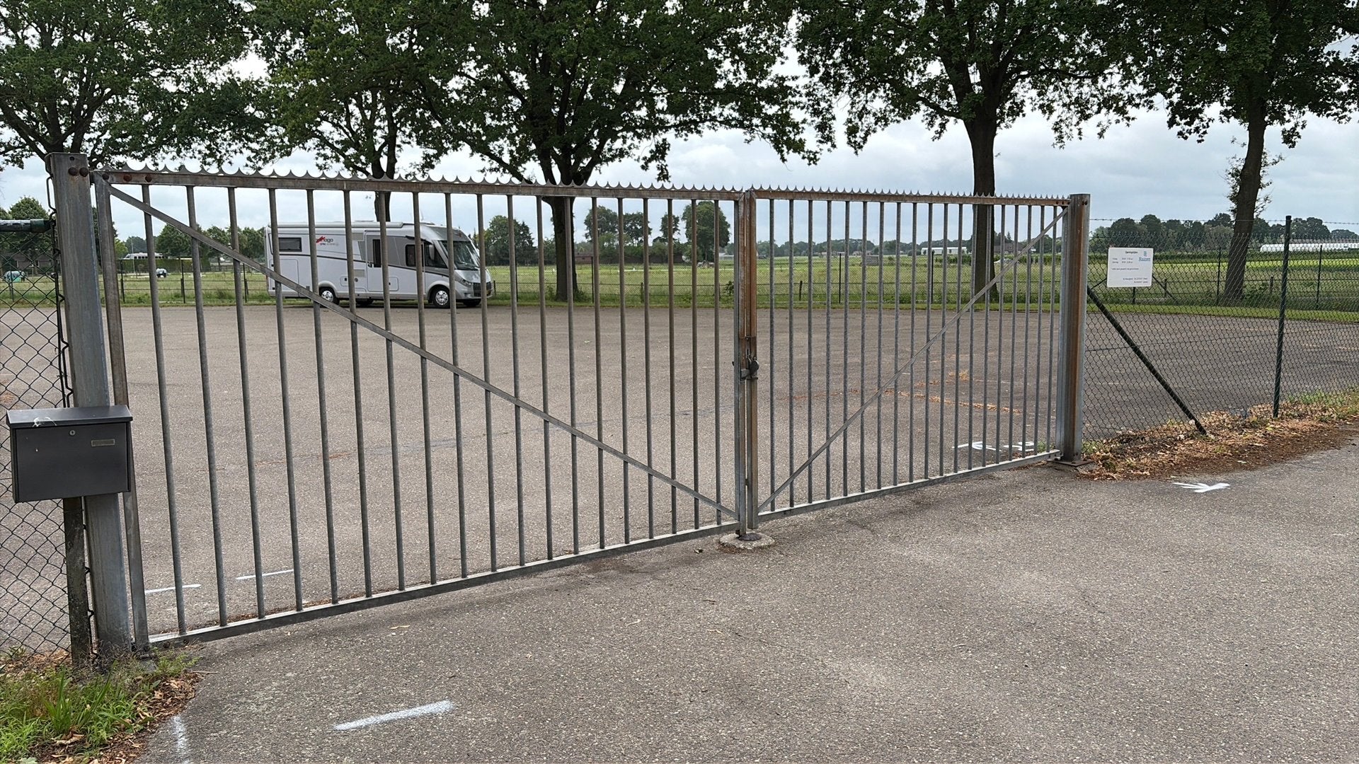 Draaipoort doorgang 6 meter 2 stuks, Tuin en Terras, Tuinhekken en Hekwerk, Ophalen, Zo goed als nieuw, IJzer, Spijlenhekwerk
