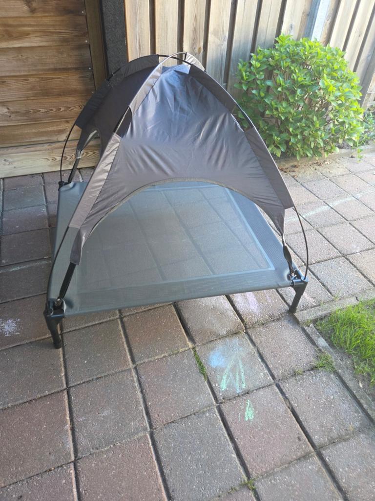 Hondenbed met schaduwdoek, Dieren en Toebehoren, Ophalen of Verzenden, Zo goed als nieuw