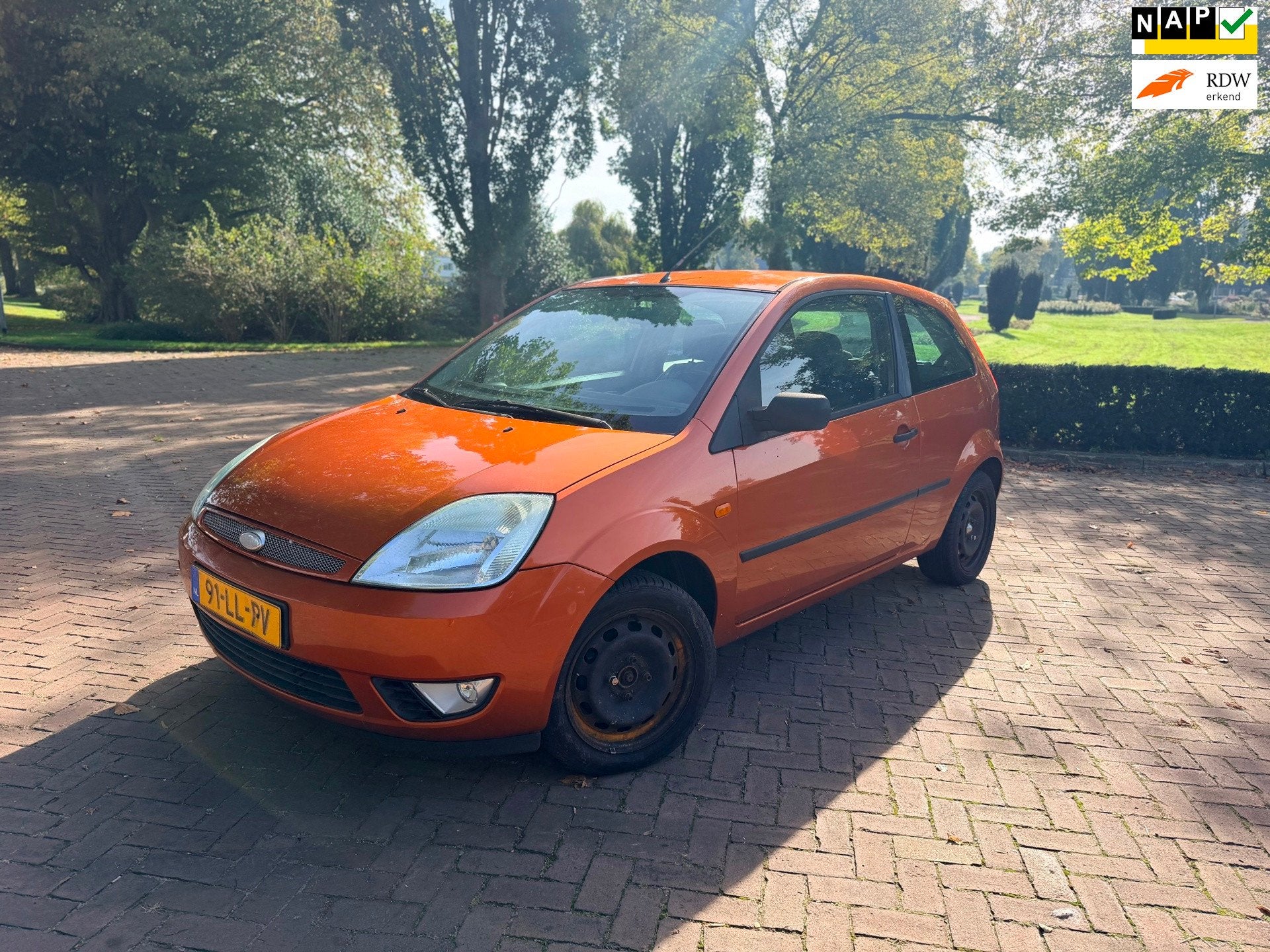 Ford Fiesta 1.6-16V First Edition | Airco | Elektrische rame, Voorwielaandrijving, 1596 cc, Zwart, 4 cilinders