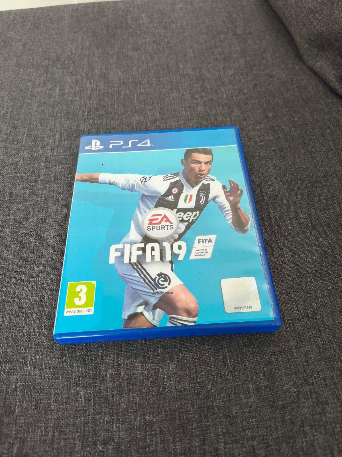 FIFA 19 PS4 - Voetbalgame met Ronaldo op cover, Spelcomputers en Games, Games | Sony PlayStation 4, Ophalen of Verzenden