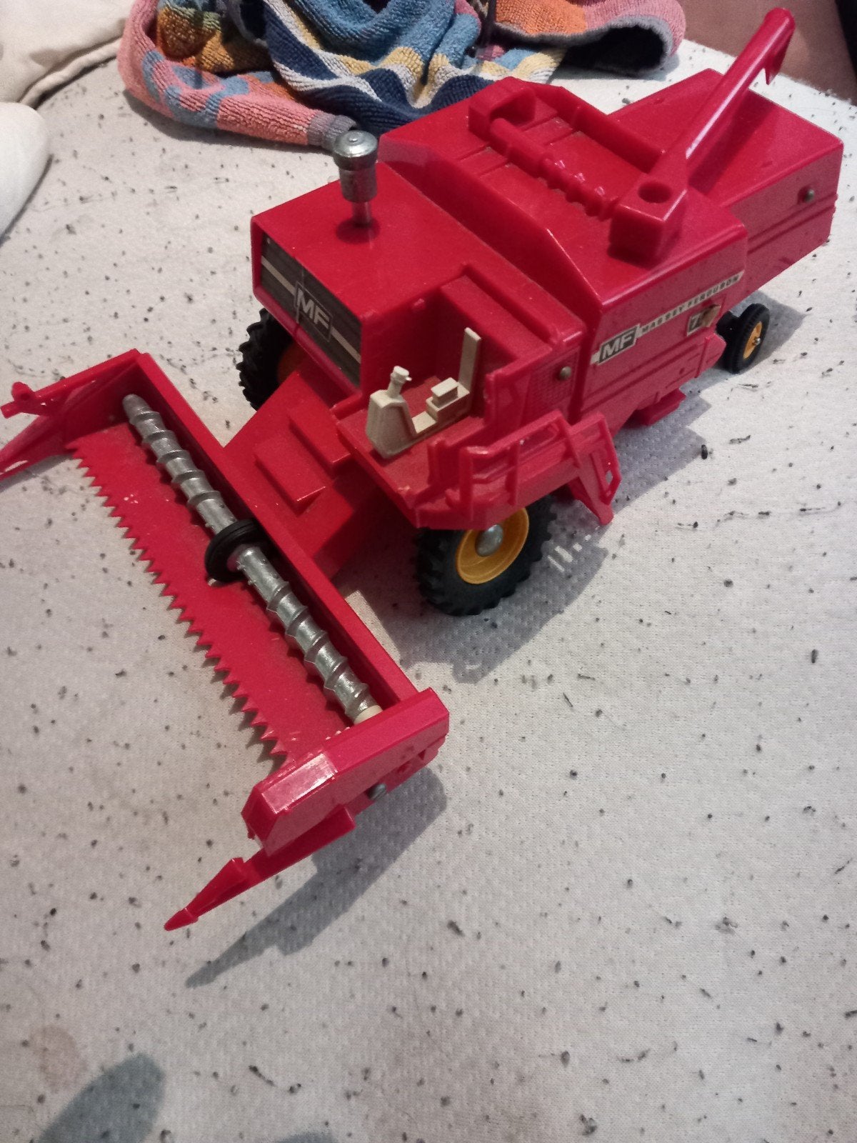 Britains Massey ferguson MF 760, Ophalen of Verzenden, Zo goed als nieuw, Tractor of Landbouw, Britains