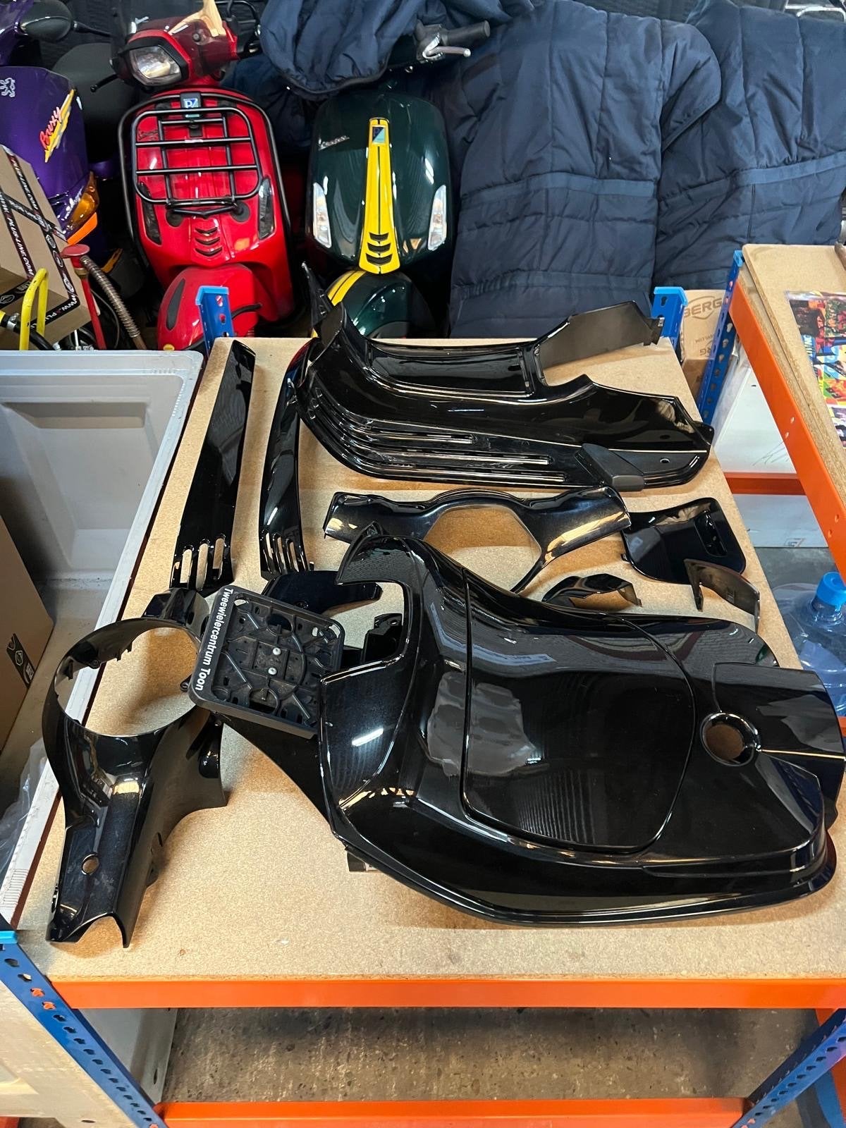 Vespa LX Kappenset 12-delig Zwart Metallic, Fietsen en Brommers, Brommeronderdelen | Scooters, Ophalen of Verzenden, Nieuw, Kap
