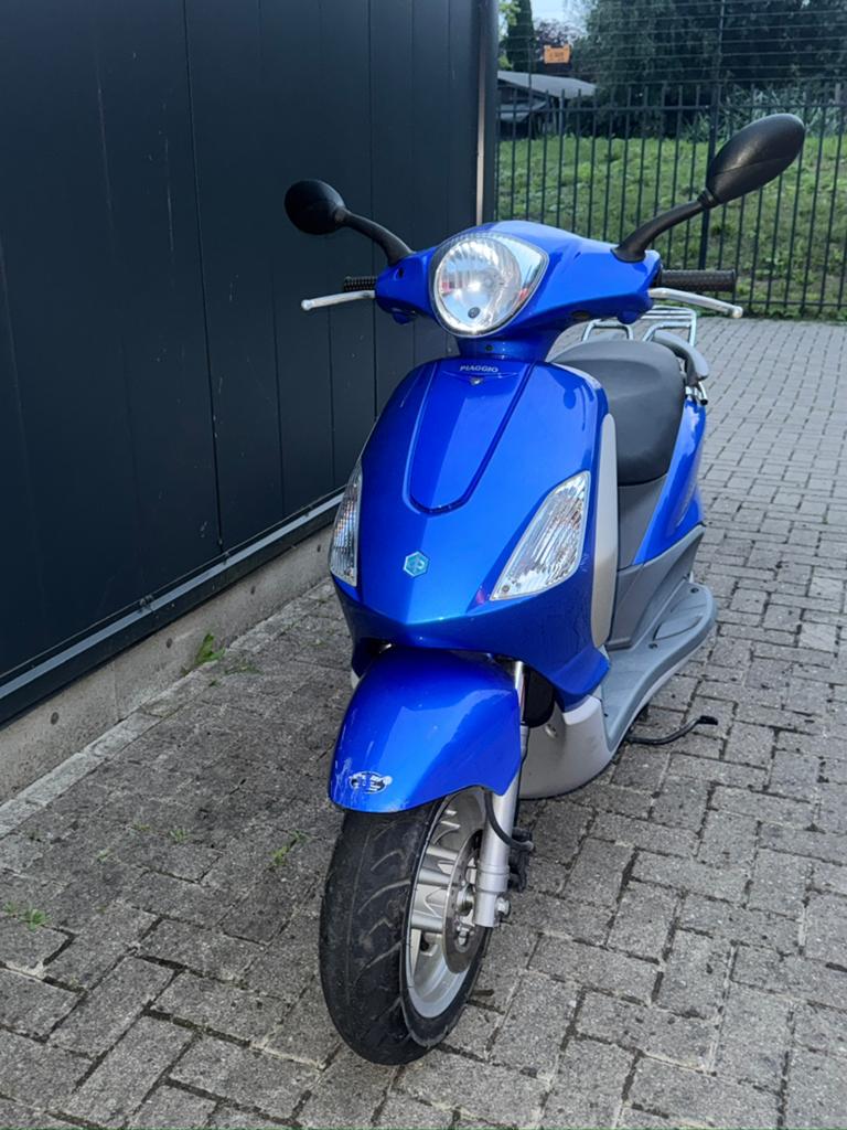 Piaggio Fly 100CC, Ophalen of Verzenden, Zo goed als nieuw, Benzine, Fly
