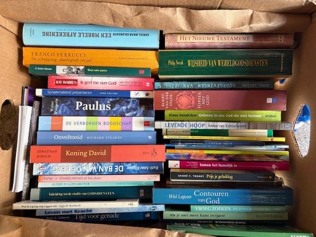 4 bananendozen met boeken over het geloof, Boeken, Ophalen of Verzenden, Gelezen
