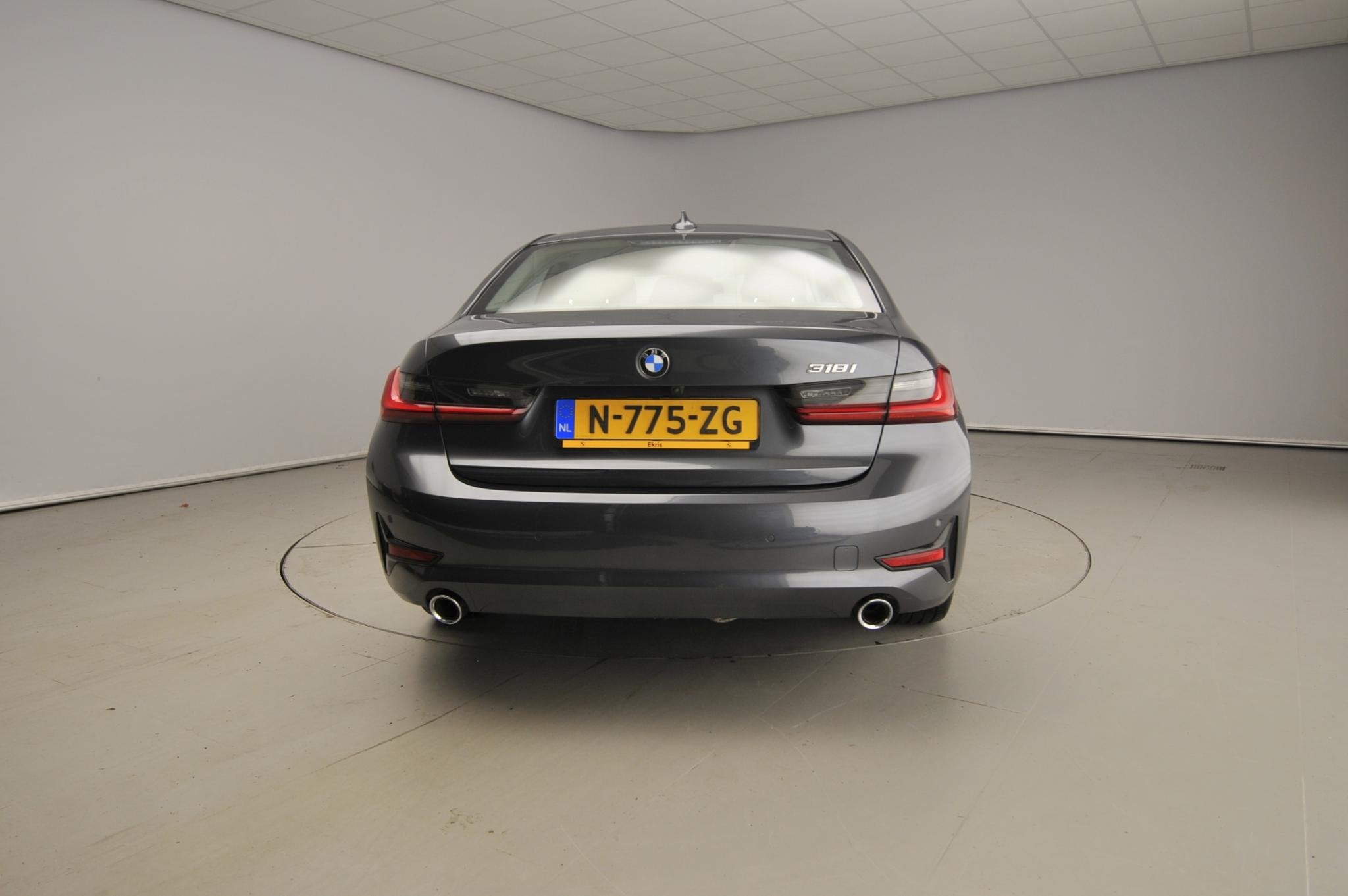 BMW 3 Serie Sedan 318i | Handbak ! | LED | Navigatie | Trekh, Auto's, BMW, Automaat, Gebruikt, Euro 6, 1445 kg