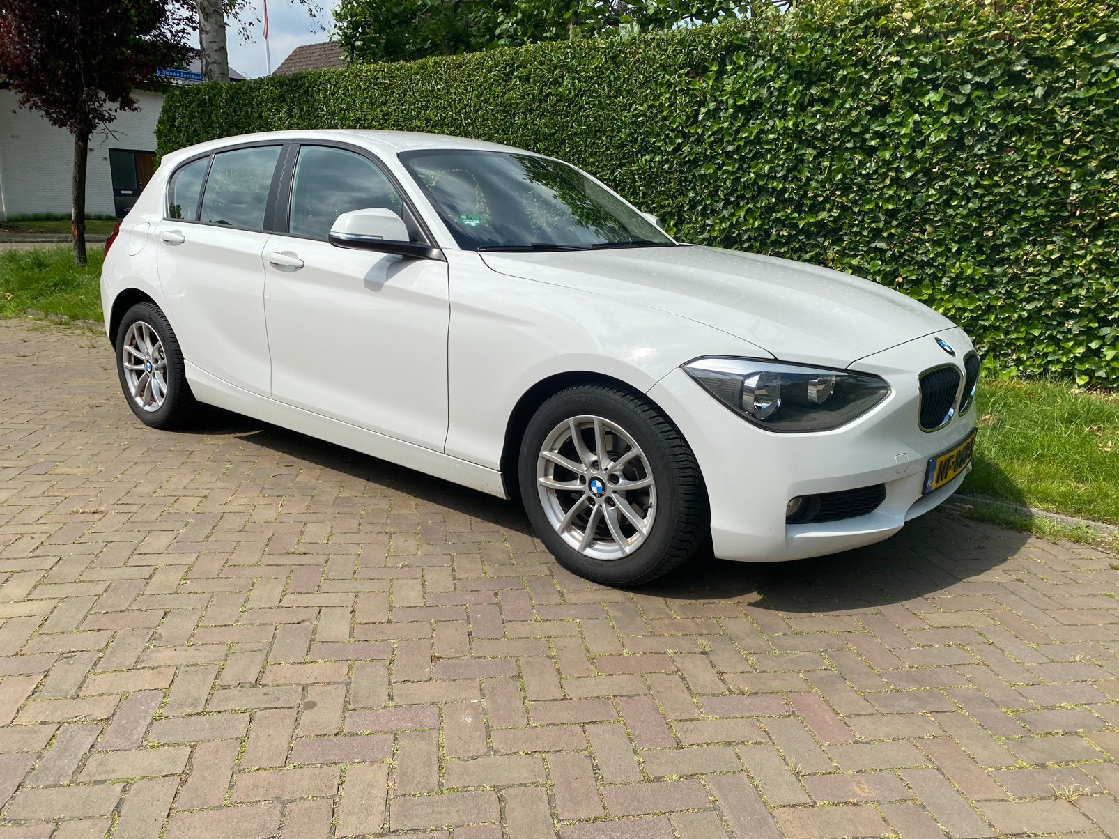 BMW 1-Serie 114I 75KW 5-DR 2013 Wit, Auto's, BMW, 1-Serie, Zwart, 4 cilinders, Wit