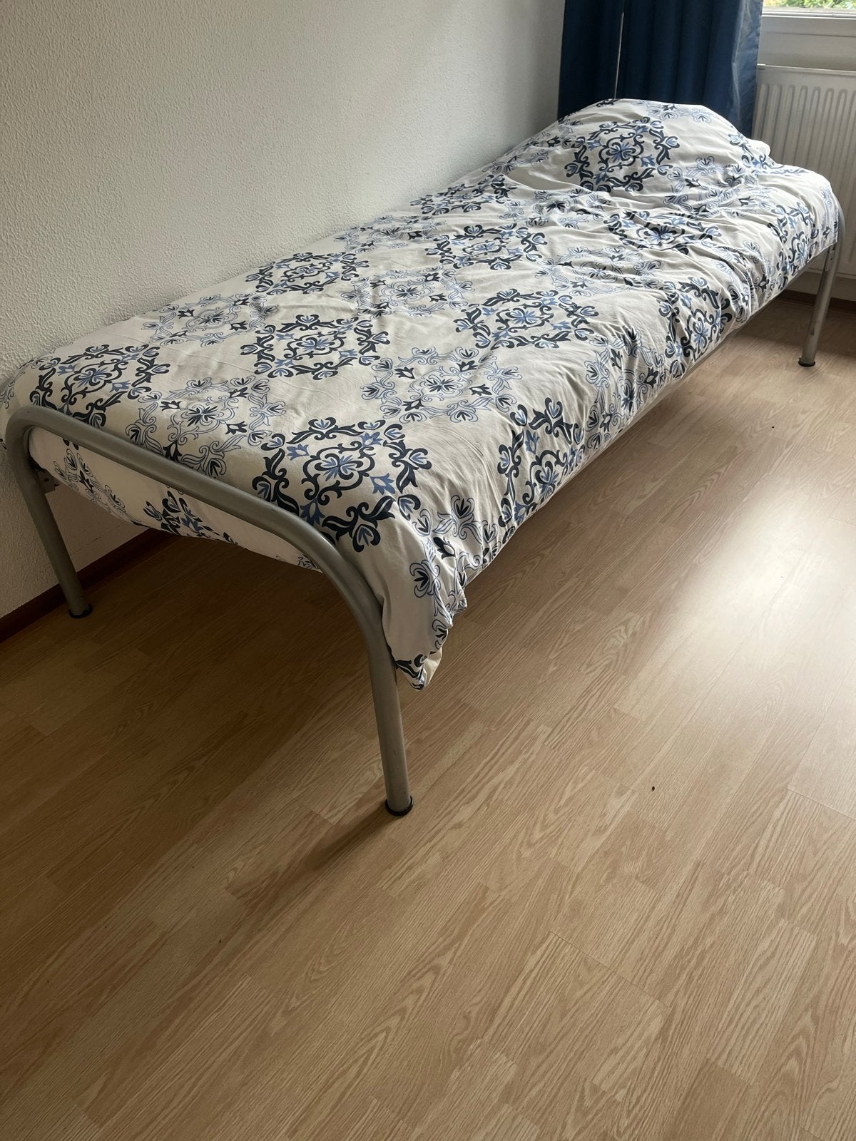 Eenpersoonsbed met lattenbodem (matras gratis mee), Ophalen, Gebruikt, 90 cm, Eenpersoons