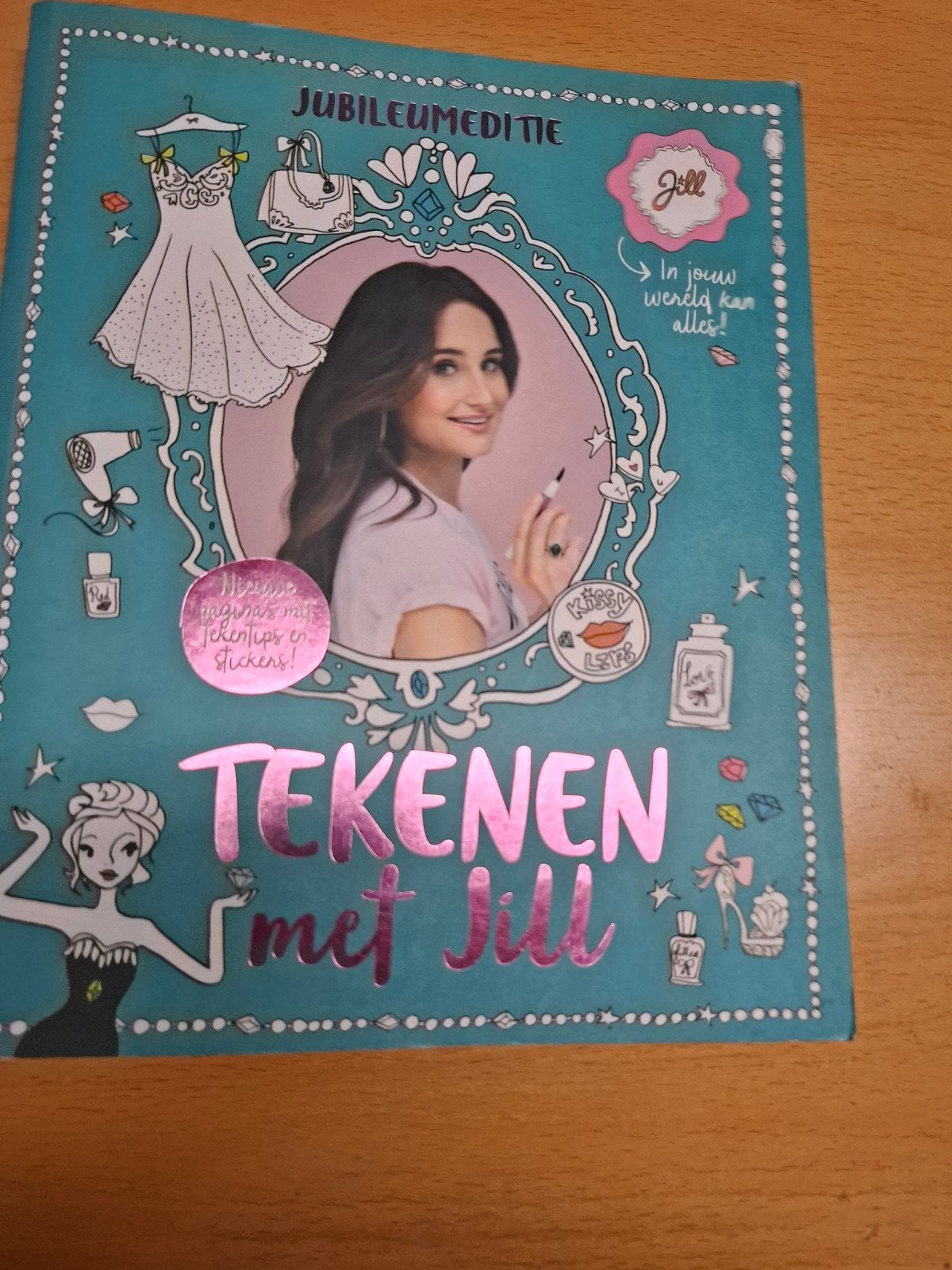 Tekenboek met Jill - Jubileumeditie, Ophalen of Verzenden, Zo goed als nieuw, Boek of Gids