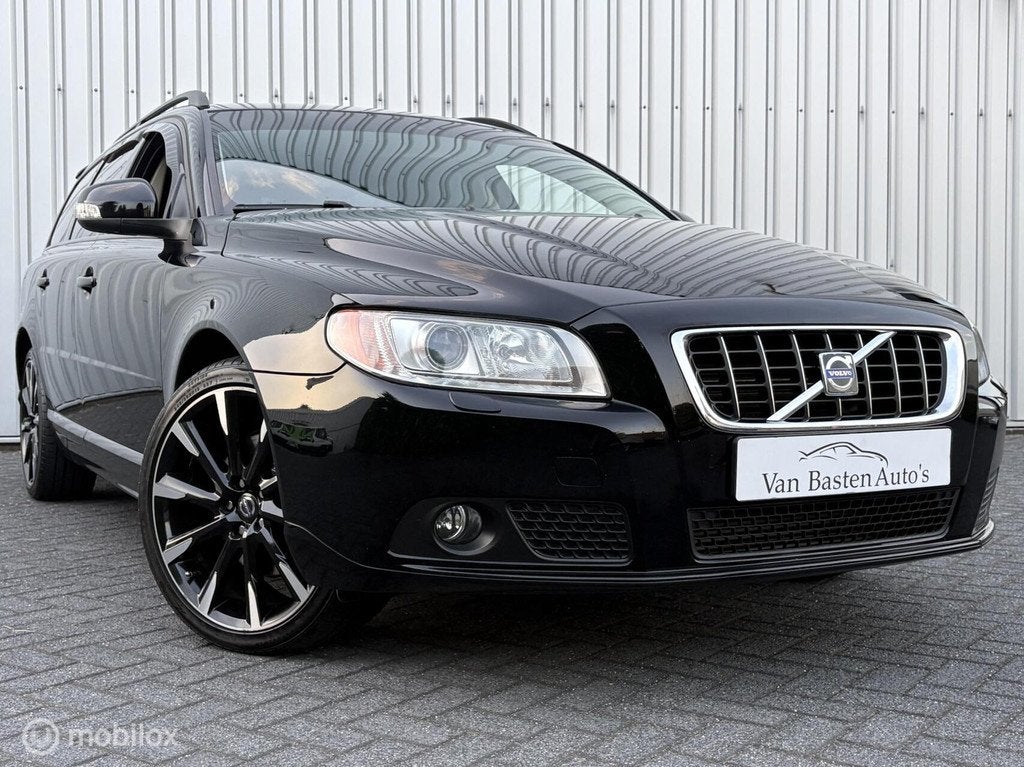 Volvo V70 2.5T Momentum | 200pk | Trekhaak | Youngtimer | 08, Voorwielaandrijving, Zwart, Leder en Stof, Handgeschakeld