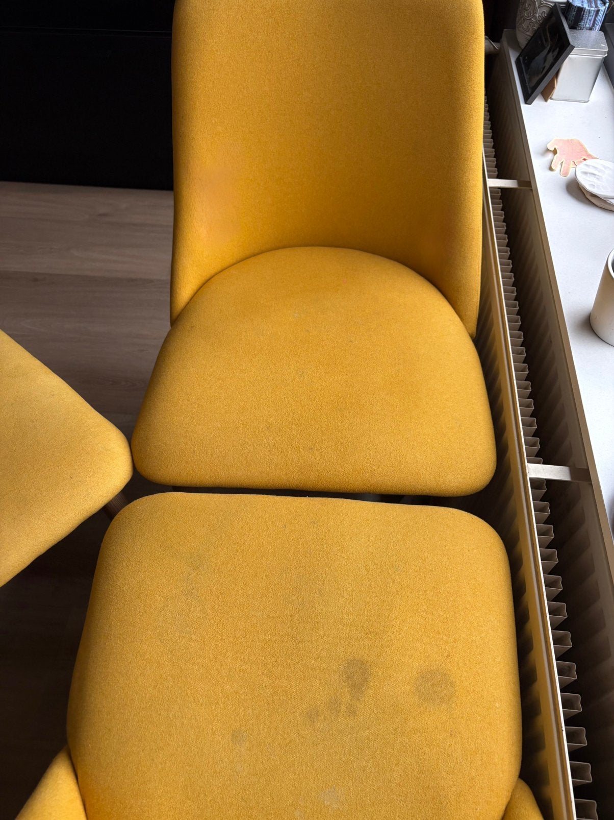 4 okergele eettafel stoelen, Ophalen, Gebruikt