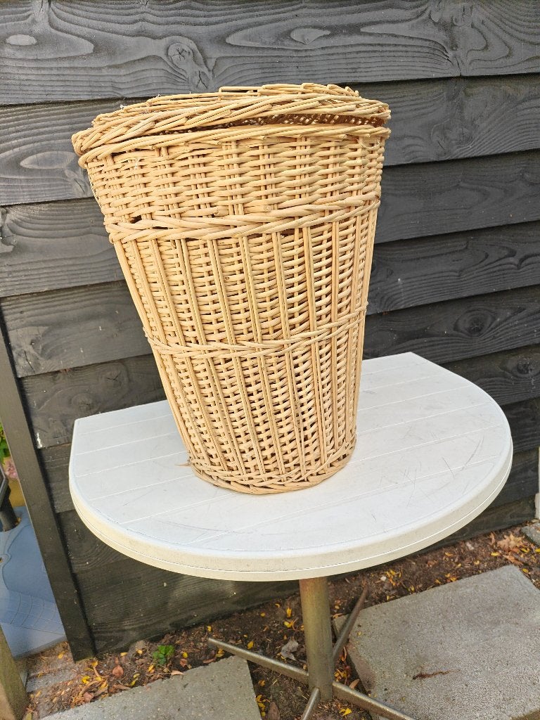 rieten wasmand, Huis en Inrichting, Woonaccessoires | Schalen en Manden, Ophalen, Gebruikt, Met deksel, Mand