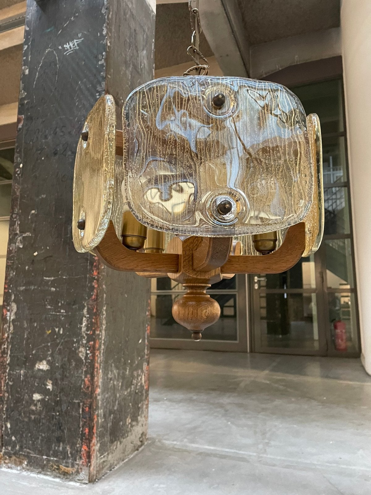 Foto 10 van Brutalist lamp jaren 70 eikenhout