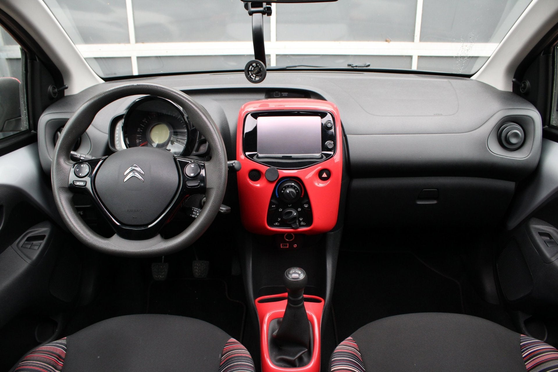 Citroen C1 1.2 PureTech Shine, Voorwielaandrijving, Euro 5, Stof, Gebruikt