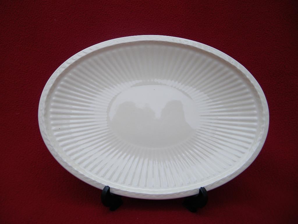 Wedgwood EDME  Puntgaaf ovaal beleg/zuurschaaltje, Ophalen of Verzenden, Zo goed als nieuw, Aardewerk, Schaal of Schalen