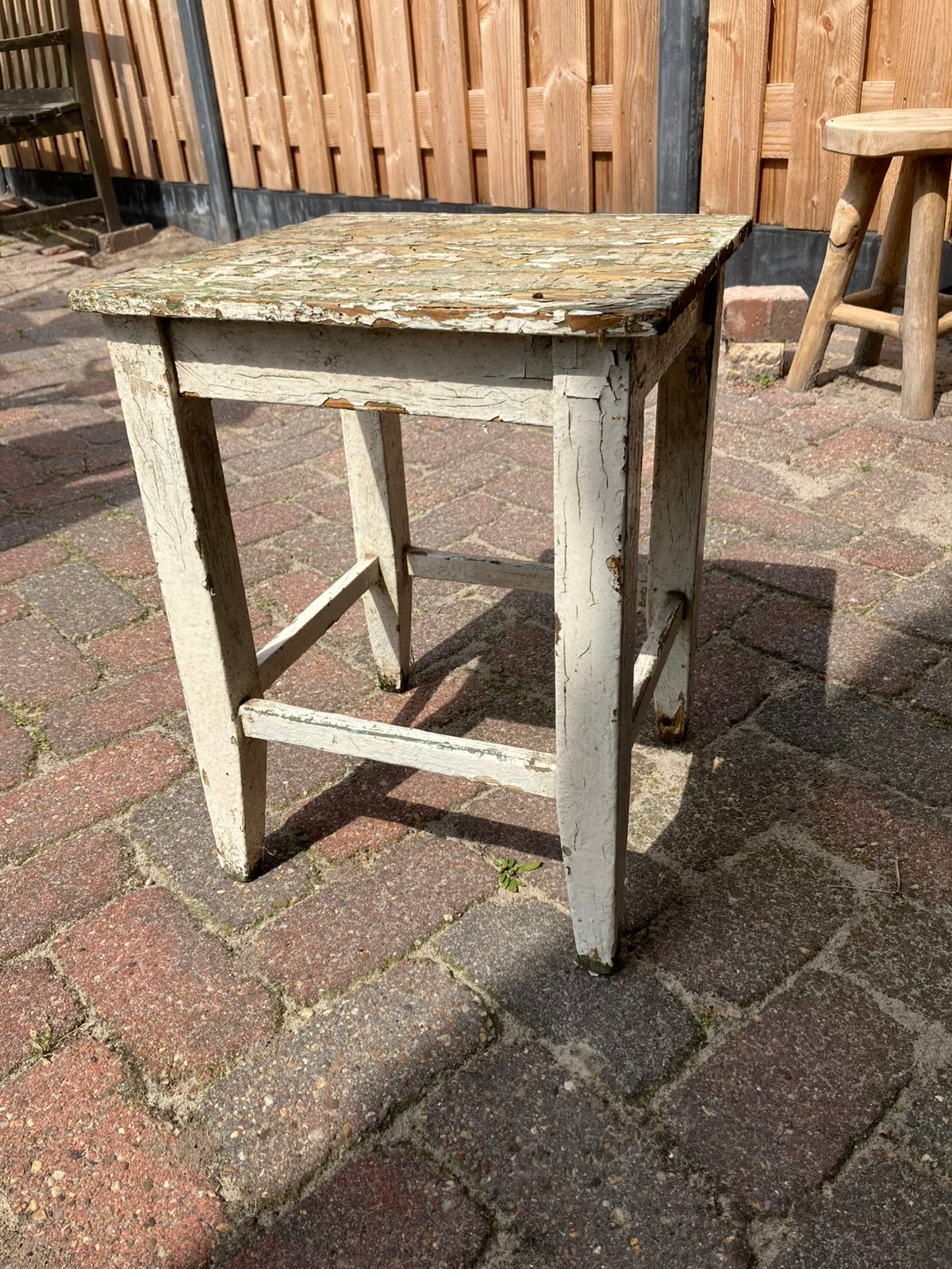 Brocante bijzettafel / krukje, Minder dan 55 cm, Gebruikt, Vierkant, Hout