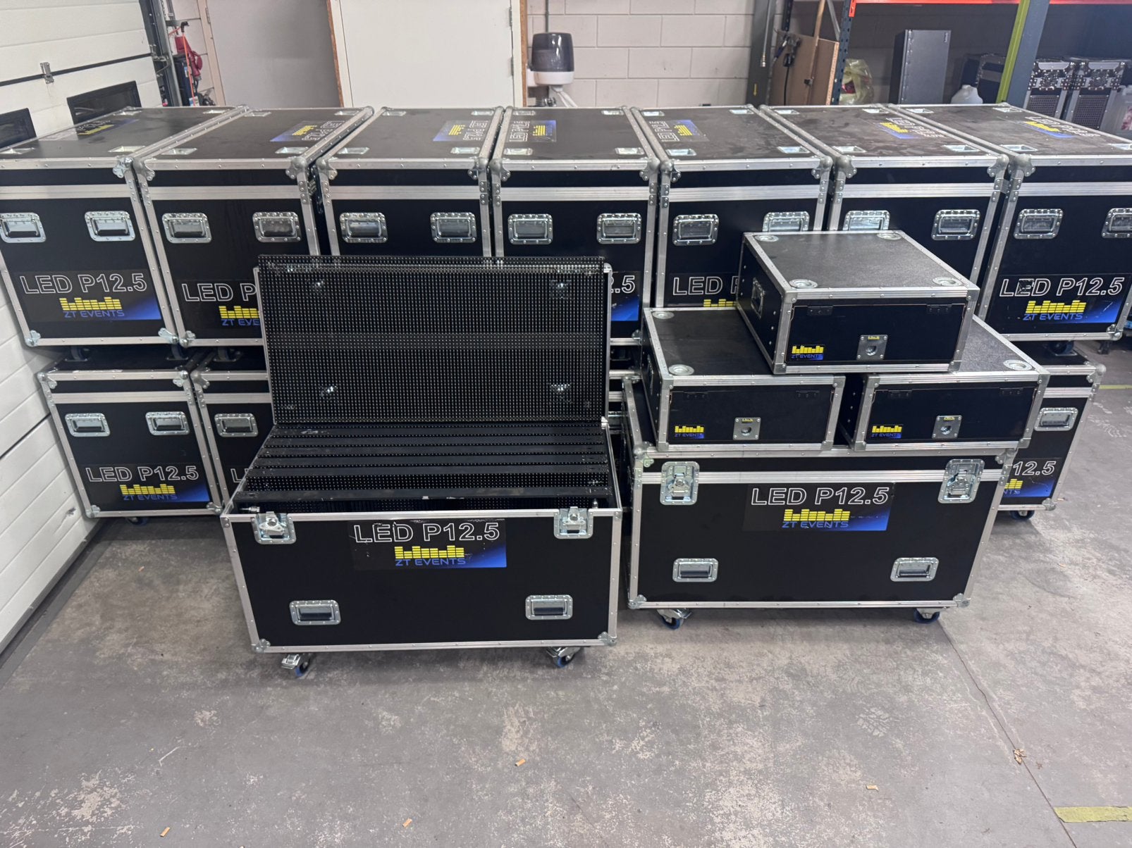 LED Scherm P12,5, 100m2, 16 Flightcase’s, Ophalen, Gebruikt, Licht