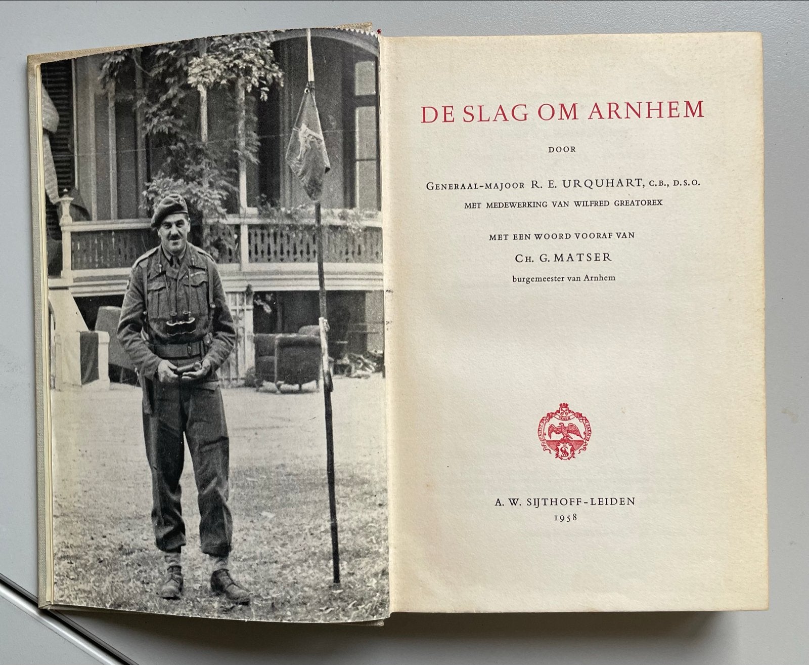 De Slag om Arnhem - Generaal R.E. Urquhart (1958), Ophalen of Verzenden, Tweede Wereldoorlog, Gelezen, Algemeen