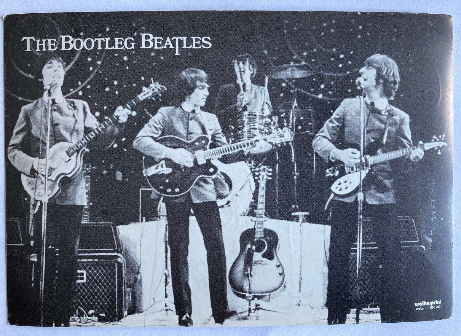 The Bootleg Beatles - gesigneerde kaart, Verzamelen, Ophalen of Verzenden, Zo goed als nieuw, Foto of Kaart