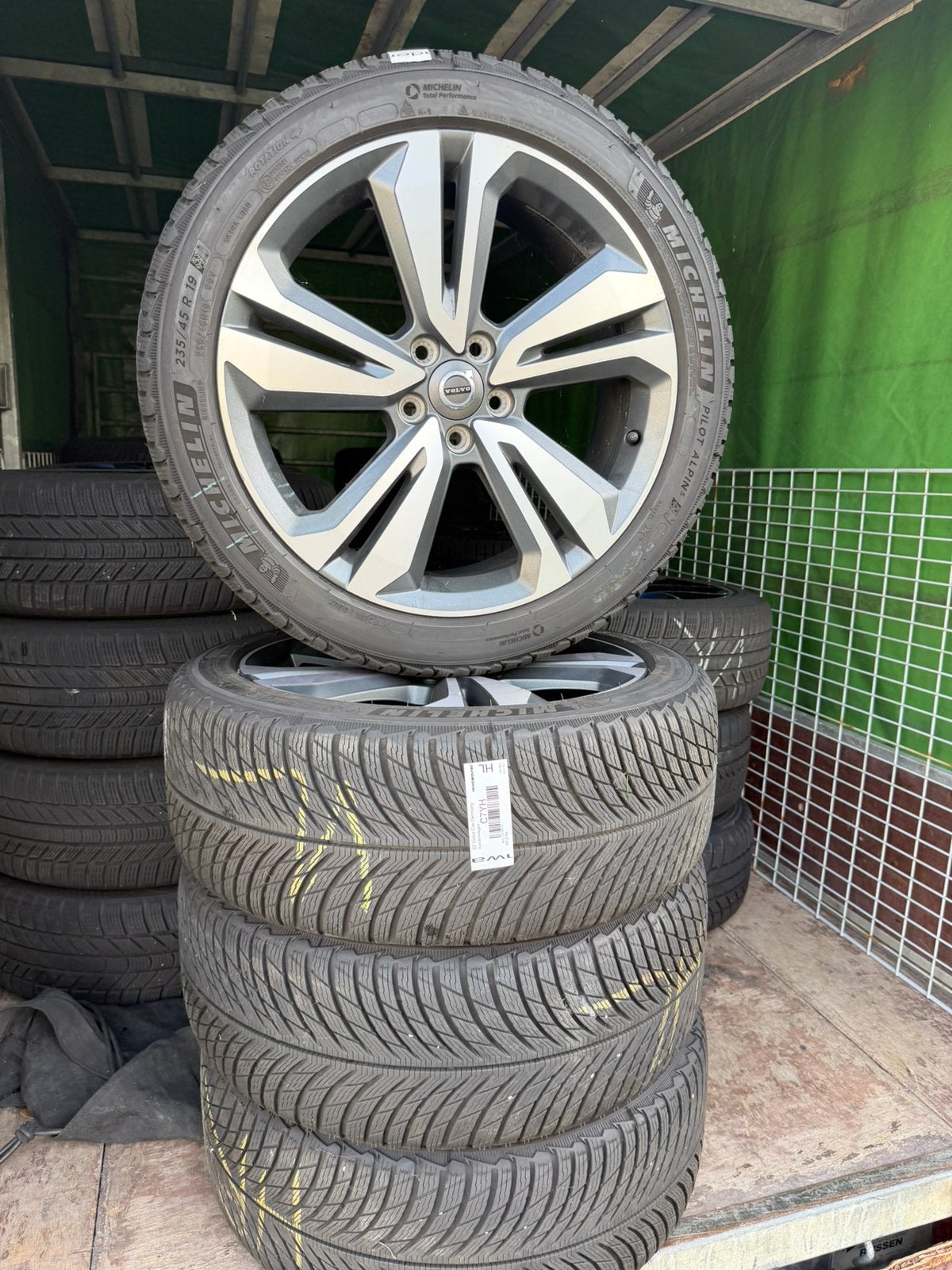 V60Cross Country/cc. 19” winterset Volvo Origineel, Sweden, Banden en Velgen, Winterbanden, 235 mm
