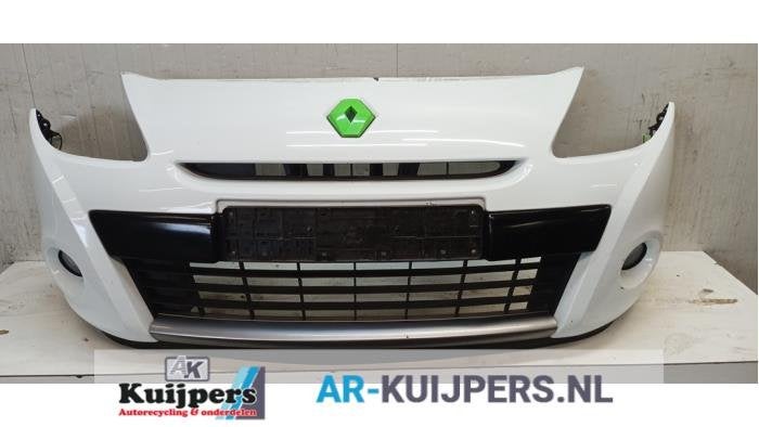 Voorbumper van een Renault Clio (DV369), Gebruikt, -, Renault, -