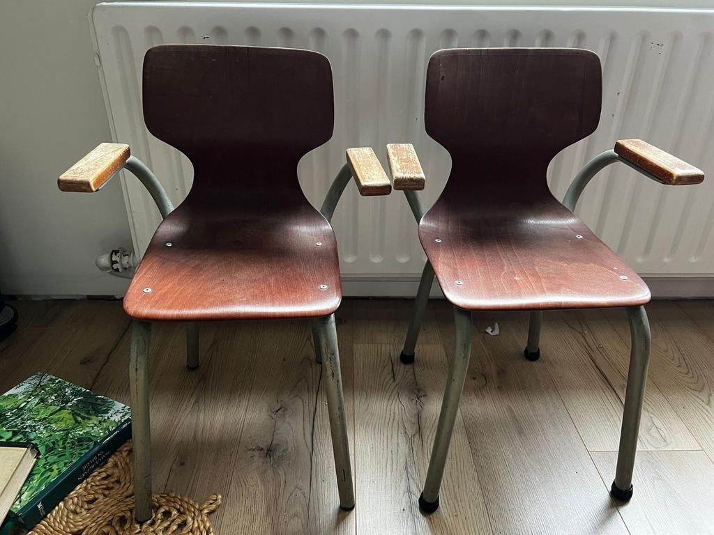 2 Vintage schoolstoeltjes, Huis en Inrichting, Stoelen, Ophalen, Gebruikt, Hout, Twee