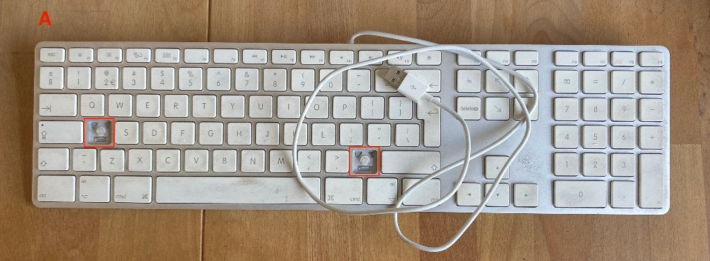 Apple toetsenbord A1243 EMC: 2171 twee stuks, voor reparatie, Computers en Software, Toetsenborden, Ophalen of Verzenden, Qwerty
