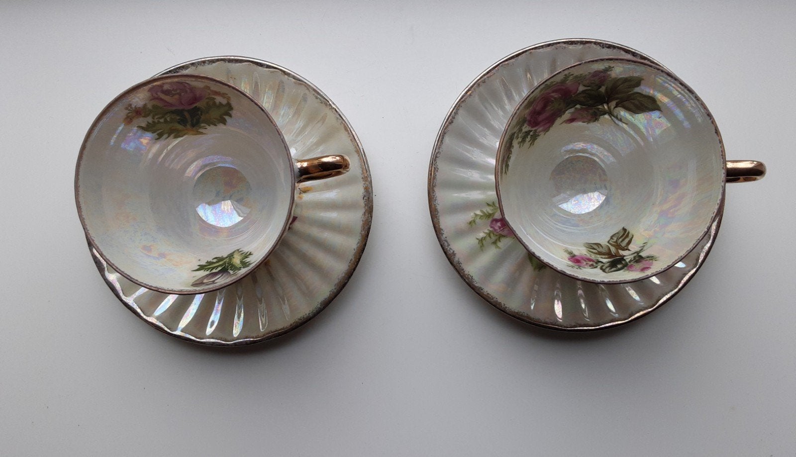 2 prachtige theekopjes, parelmoer/bloemendecor v. hightea ed, Ophalen of Verzenden