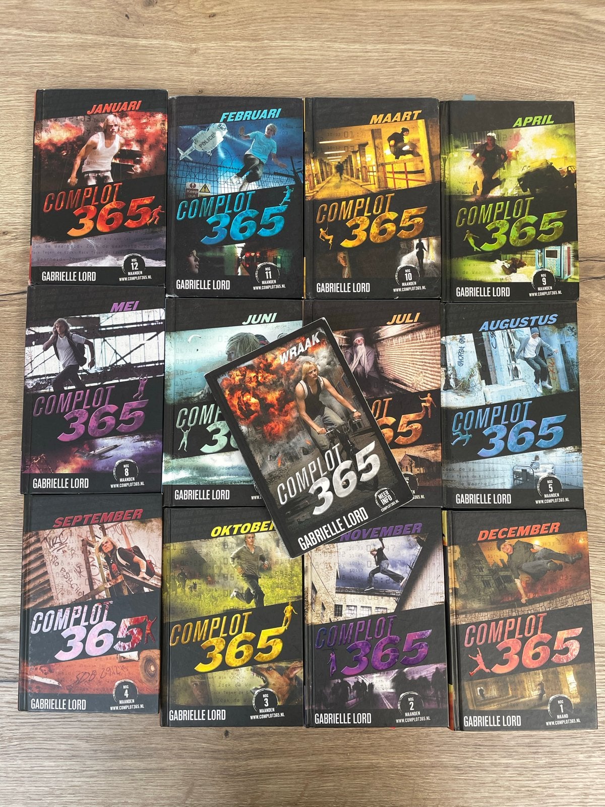 Complot 365 Serie - Complete Set (12 boeken), Boeken, Thrillers, Gelezen, Nederland, Ophalen of Verzenden