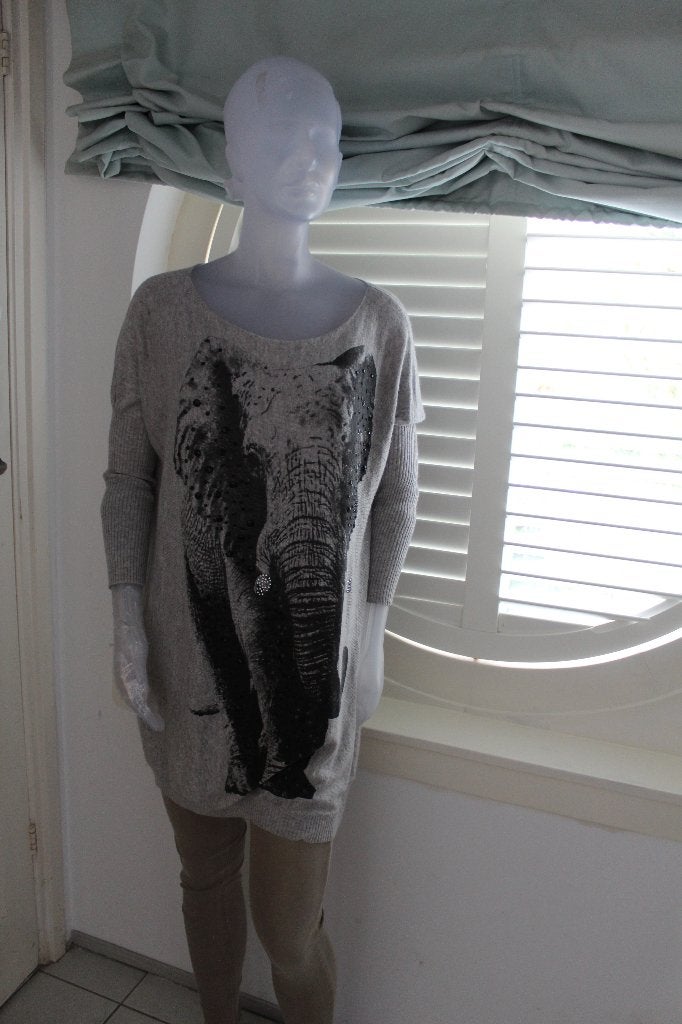 Angora wollen trui met olifant print nieuw 139,- mt M /38, Kleding | Dames, Ophalen of Verzenden, Nieuw, Maat 38/40 (M), Grijs