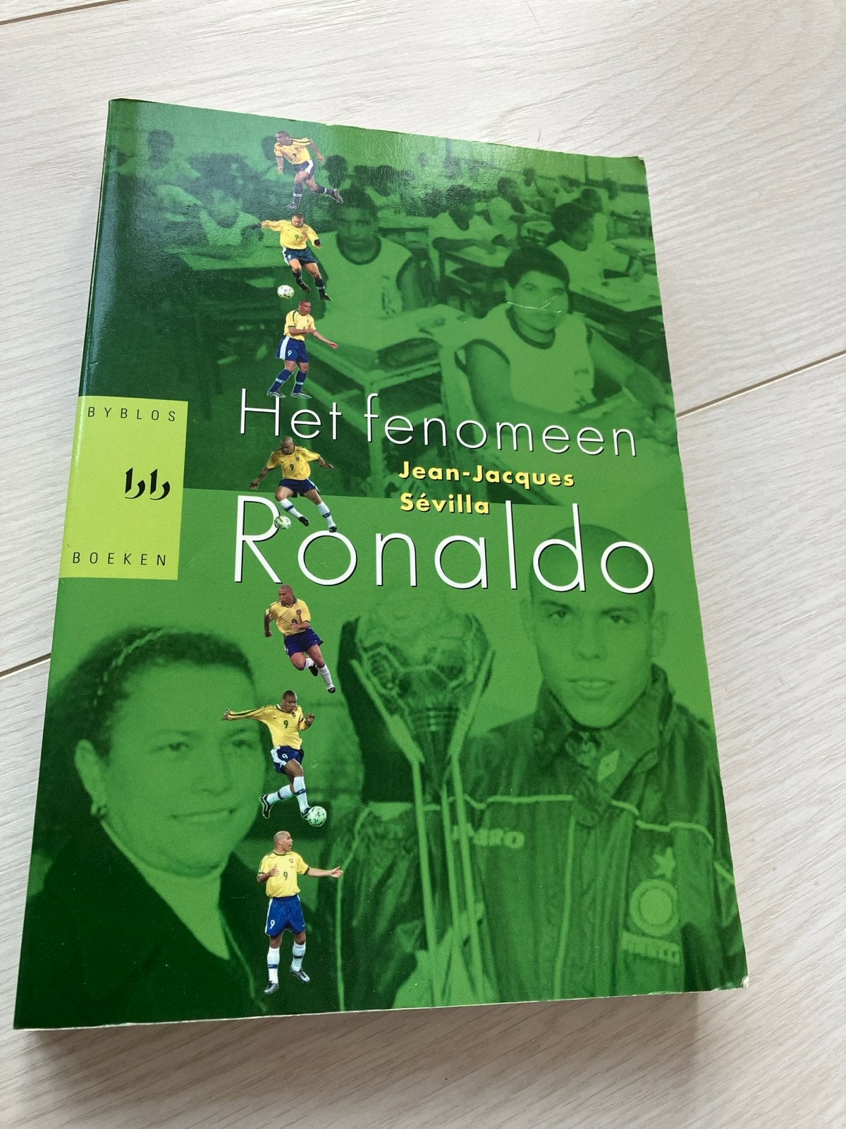 Het fenomeen Ronaldo - Jean-Jacques Sevilla, Boeken, Sportboeken, Ophalen of Verzenden, Gelezen, Balsport