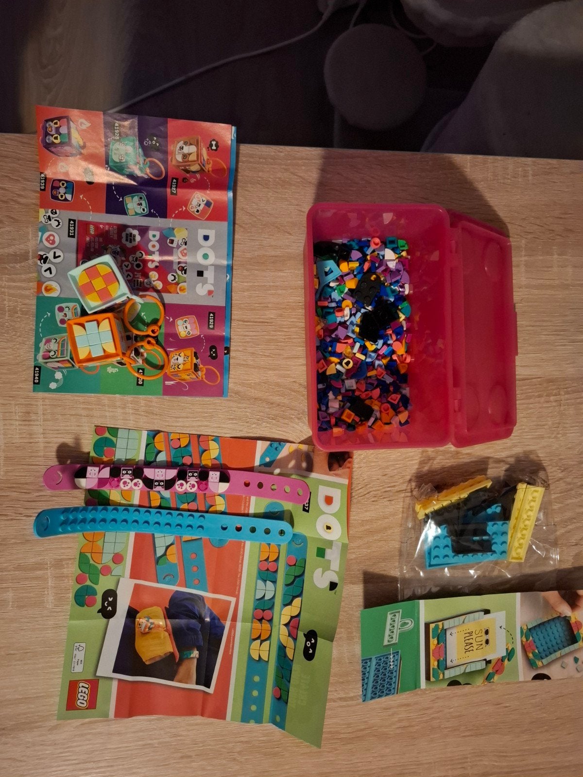 Lego Dots armbanden, sleutelhangers en fotolijstje, Ophalen, Zo goed als nieuw, Lego