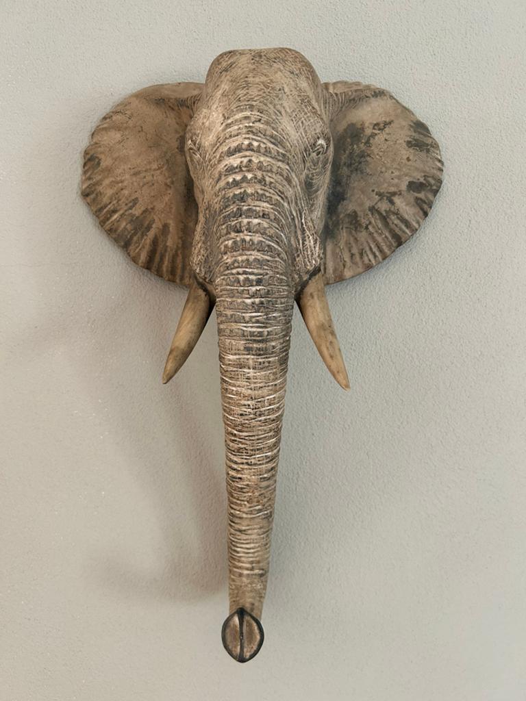 Olifant ornament wand, Ophalen