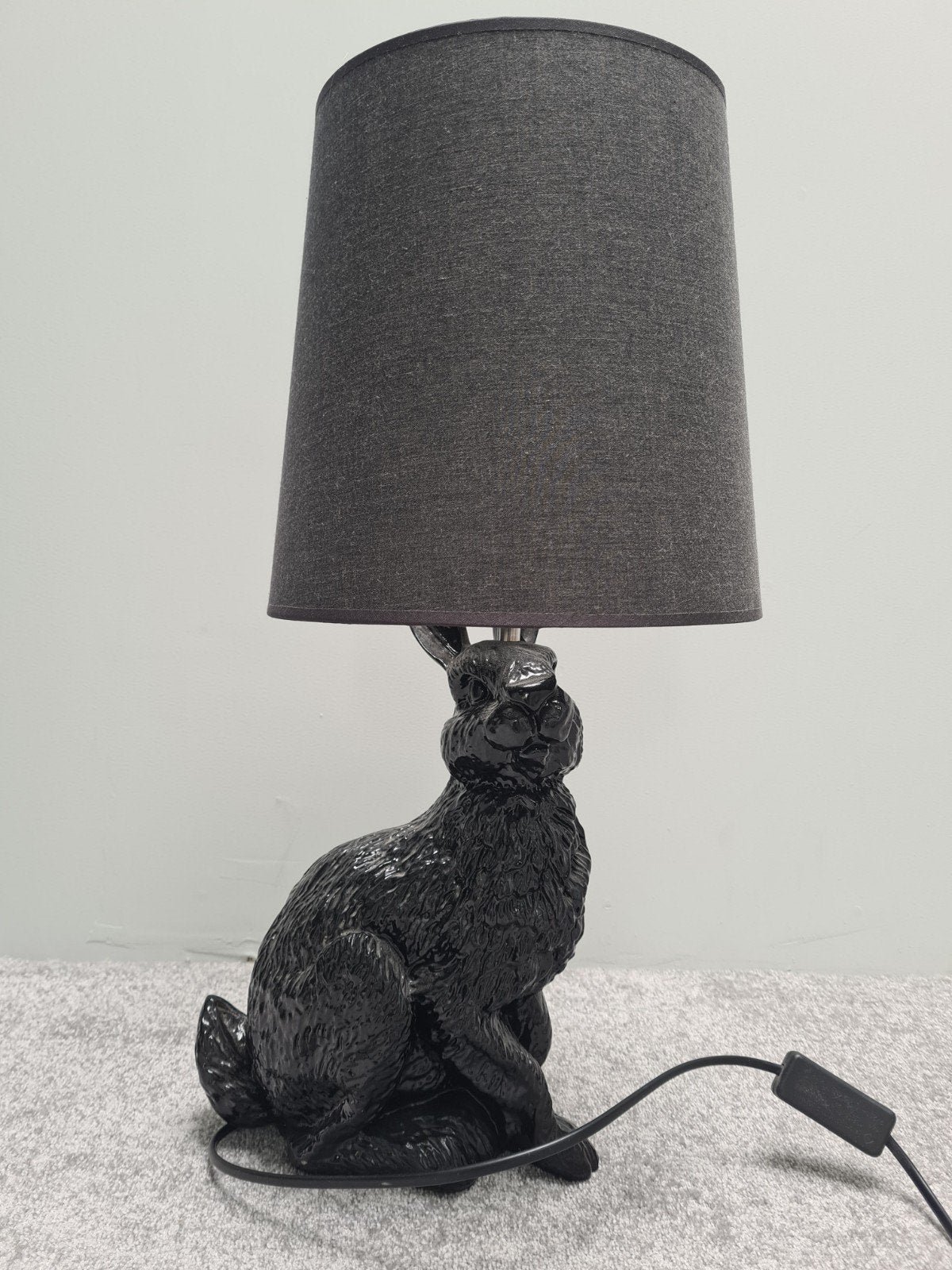 Zwarte Konijnen Lamp met Kap - rabbit, Huis en Inrichting, Lampen | Tafellampen, Figuurlamp, Met schakelaar, Textiel, Ophalen of Verzenden