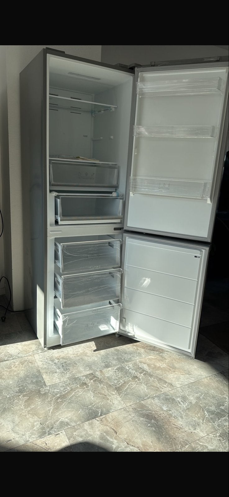 Zo goed als nieuwe koel-vriescombinatie Koenic, Ophalen, 200 liter of meer, 60 cm of meer, Met aparte vriezer