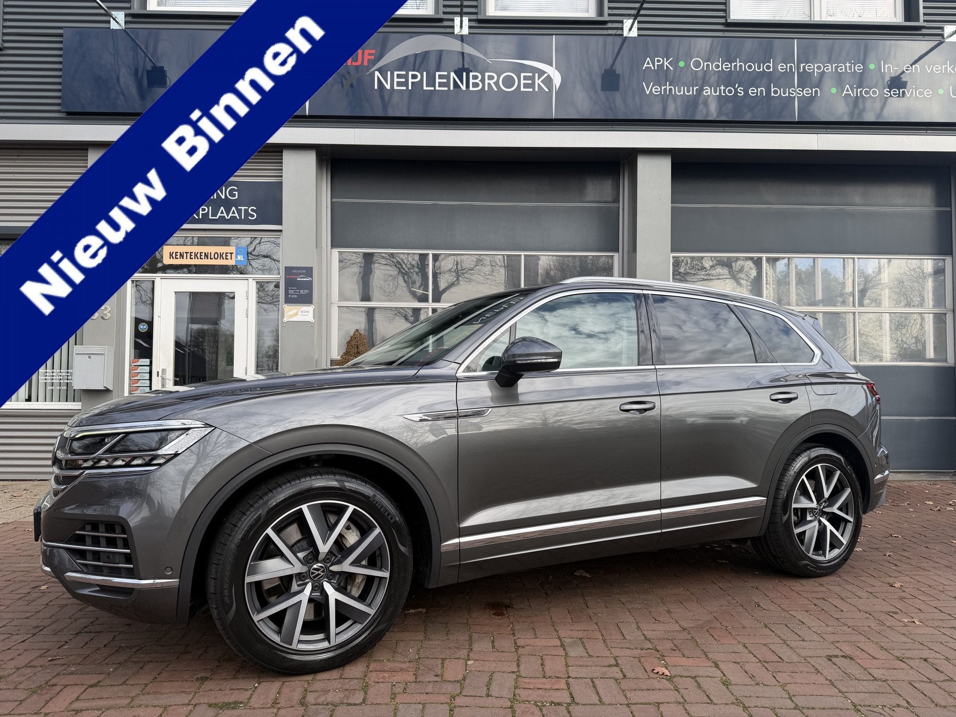 Volkswagen Touareg 3.0 TSi eHybrid 4MOTION km 48.000 nap 1e, Auto's, Automaat, Gebruikt, 2327 kg, Leder