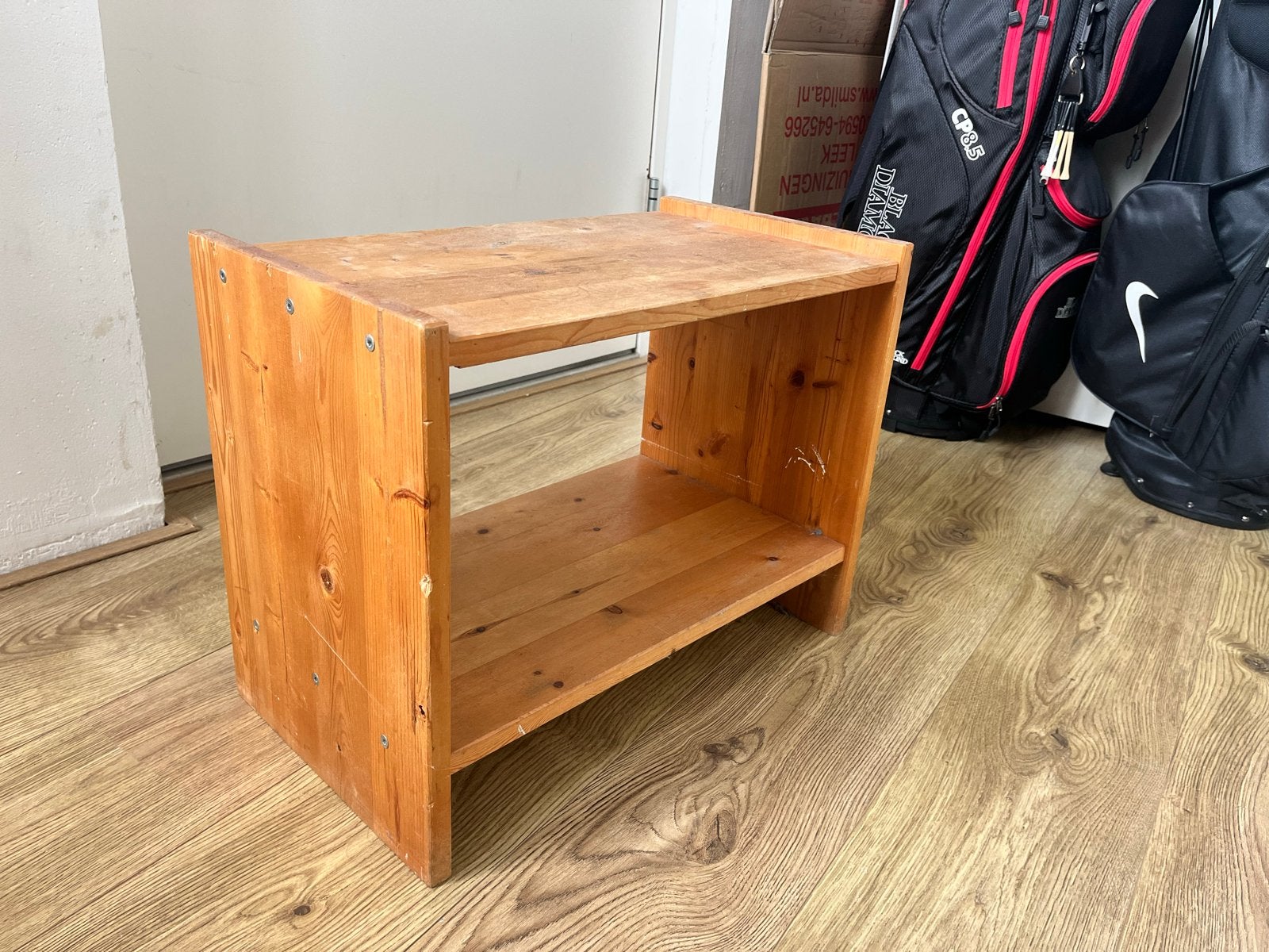 Massief houten nachtkastje / bijzettafel / tv-kastje, Ophalen, Minder dan 45 cm, Minder dan 55 cm, Gebruikt